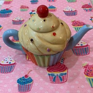 Cupcake Tea Pot and May